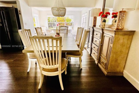 House in Hollywood, Florida 3 bedrooms, 152.82 sq.m. № 2069032 - photo 3