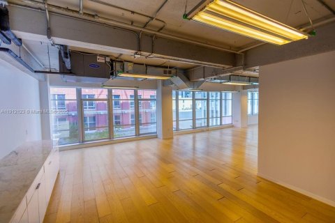 Commercial property in Miami, Florida № 2013545 - photo 3