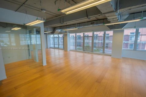 Commercial property in Miami, Florida № 2013545 - photo 7