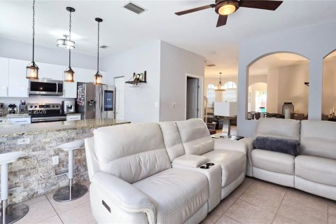 Снять в аренду таунхаус в Мирамар, Флорида 4 спальни, 180.14м2, № 2022177 - фото 14