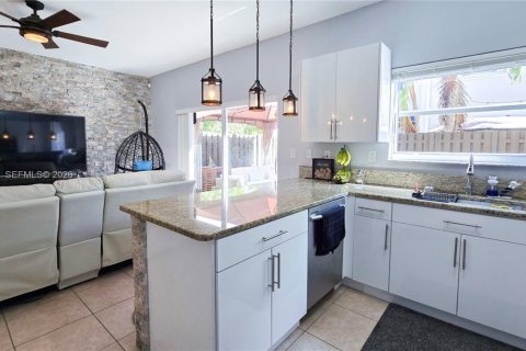 Снять в аренду таунхаус в Мирамар, Флорида 4 спальни, 180.14м2, № 2022177 - фото 19