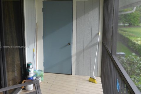 Copropriété à louer à Miami, Floride: 2 chambres, 80.82 m2 № 1972055 - photo 13