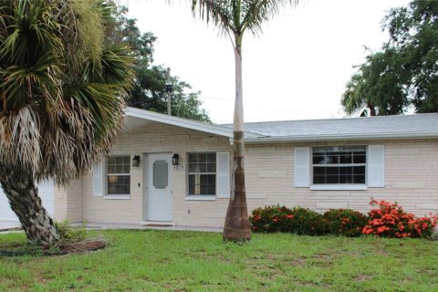 House in New Port Richey, Florida 2 bedrooms, 83.43 sq.m. № 2280592