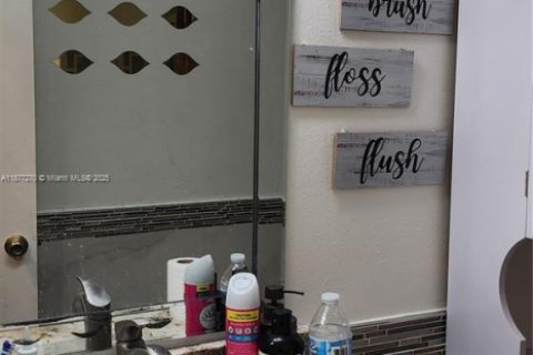 Casa en venta en North Lauderdale, Florida, 3 dormitorios, 122.54 m2 № 1944448 - foto 26