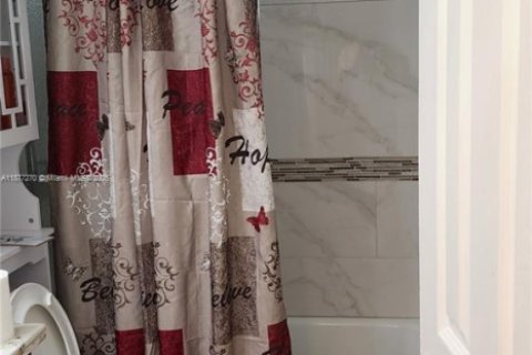 Casa en venta en North Lauderdale, Florida, 3 dormitorios, 122.54 m2 № 1944448 - foto 25