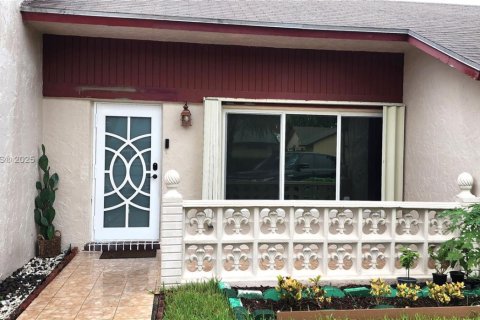 Casa en venta en North Lauderdale, Florida, 3 dormitorios, 122.54 m2 № 1944448 - foto 2