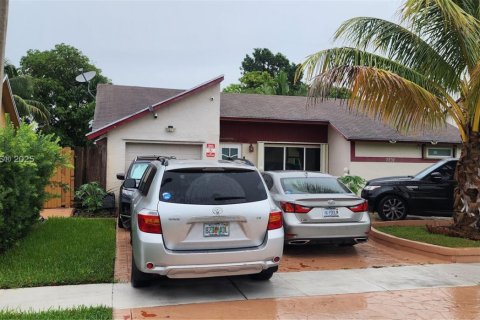 Casa en venta en North Lauderdale, Florida, 3 dormitorios, 122.54 m2 № 1944448 - foto 3