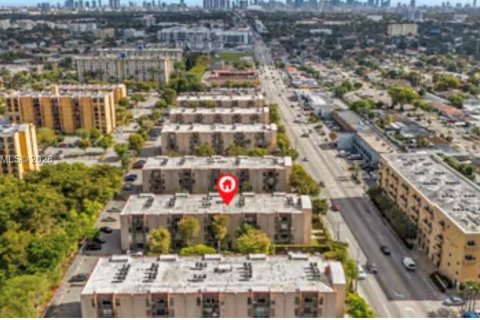 Copropriété à vendre à Miami, Floride: 2 chambres, 72.65 m2 № 2059796 - photo 4