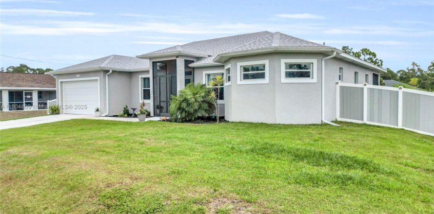 Villa ou maison à Lehigh Acres, Floride 3 chambres, 196.95 m2 № 1700971
