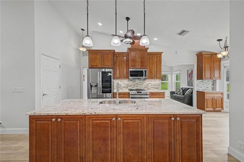 House in Spring Hill, Florida 3 bedrooms, 140.1 sq.m. № 2101047 - photo 16