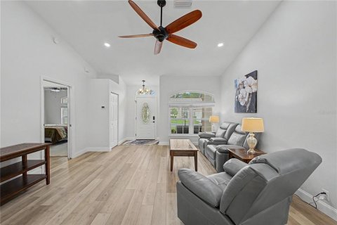 House in Spring Hill, Florida 3 bedrooms, 140.1 sq.m. № 2101047 - photo 9
