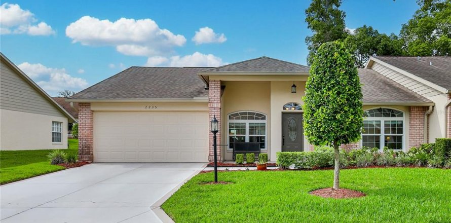 House in Spring Hill, Florida 3 bedrooms, 140.1 sq.m. № 2101047