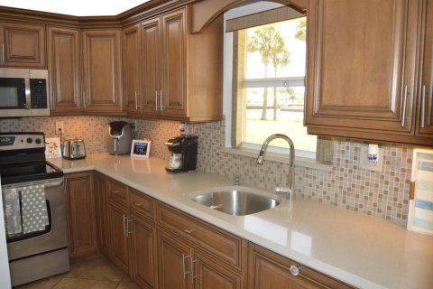 Condo in Deerfield Beach, Florida, 2 bedrooms № 2261897 - photo 15