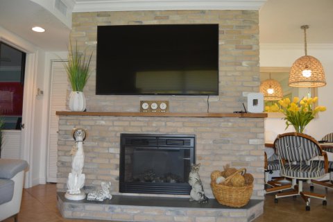 Condo in Deerfield Beach, Florida, 2 bedrooms № 2261897 - photo 11