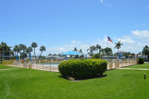 Condo in Deerfield Beach, Florida, 2 bedrooms № 2261897 - photo 23