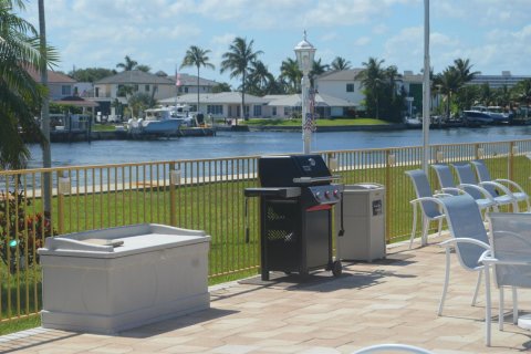 Condo in Deerfield Beach, Florida, 2 bedrooms № 2261897 - photo 30