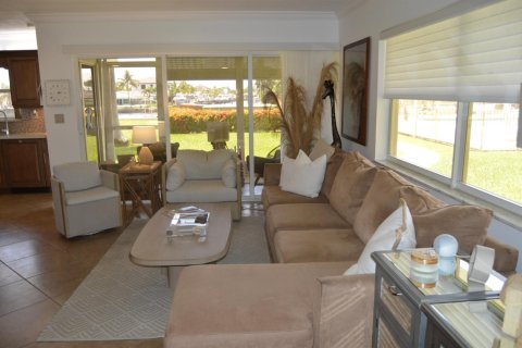 Condo in Deerfield Beach, Florida, 2 bedrooms № 2261897 - photo 9