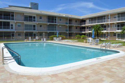 Condo in Deerfield Beach, Florida, 2 bedrooms № 2261897 - photo 26
