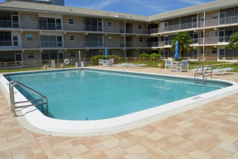 Condo in Deerfield Beach, Florida, 2 bedrooms № 2261897 - photo 27