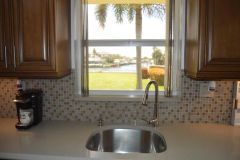 Condo in Deerfield Beach, Florida, 2 bedrooms № 2261897 - photo 16