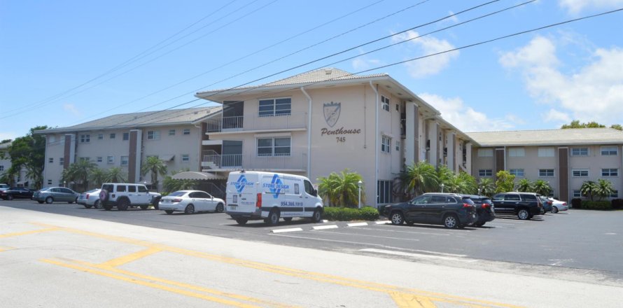 Condo in Deerfield Beach, Florida, 2 bedrooms № 2261897