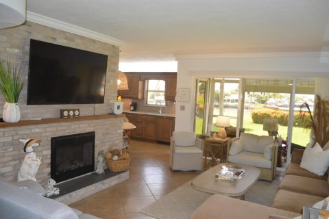 Condo in Deerfield Beach, Florida, 2 bedrooms № 2261897 - photo 10