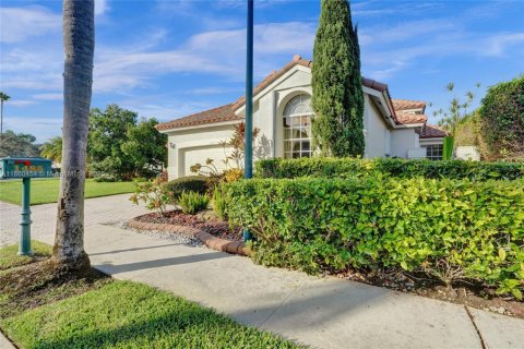 House in Pembroke Pines, Florida 4 bedrooms, 202.16 sq.m. № 1892393 - photo 3