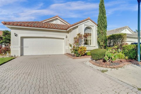 House in Pembroke Pines, Florida 4 bedrooms, 202.16 sq.m. № 1892393 - photo 1