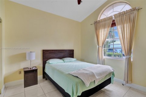 House in Pembroke Pines, Florida 4 bedrooms, 202.16 sq.m. № 1892393 - photo 12