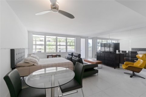 Copropriété à louer à Miami Beach, Floride: 49.7 m2 № 1753371 - photo 2
