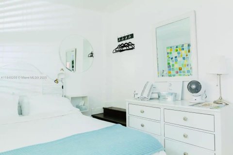 Снять в аренду коммерческую недвижимость в Майами, Флорида 1 спальня, 204.38м2, № 1943208 - фото 7