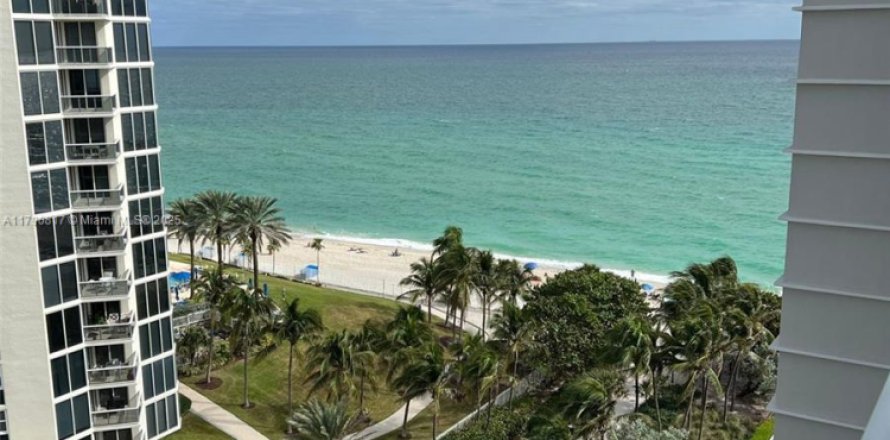 Студия в кондо в Санни-Айлс-Бич, Флорида № 1959387