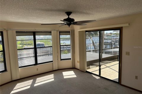 Villa ou maison à vendre à New Port Richey, Floride: 4 chambres, 177.54 m2 № 1582037 - photo 16