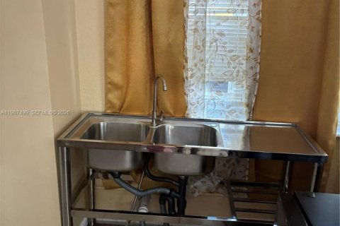 Снять в аренду коммерческую недвижимость в Лодердейл-Лейкс, Флорида 27.87м2, № 2029421 - фото 16