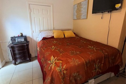 Commercial property in Lauderdale Lakes, Florida 27.87 sq.m. № 2029421 - photo 2