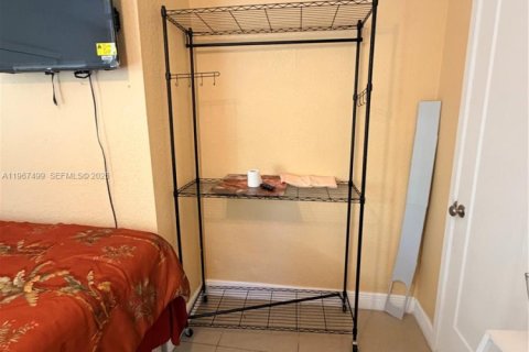 Commercial property in Lauderdale Lakes, Florida 27.87 sq.m. № 2029421 - photo 3