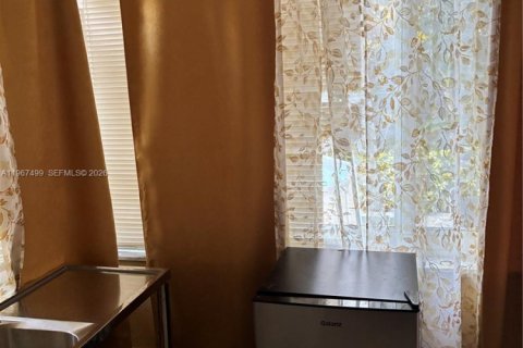 Снять в аренду коммерческую недвижимость в Лодердейл-Лейкс, Флорида 27.87м2, № 2029421 - фото 17