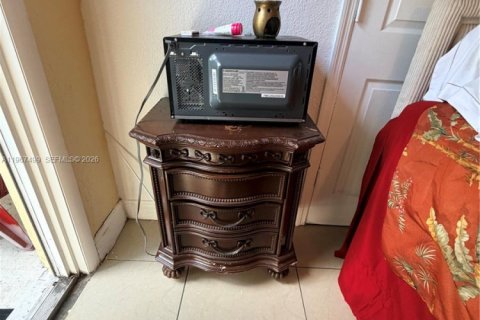 Commercial property in Lauderdale Lakes, Florida 27.87 sq.m. № 2029421 - photo 7