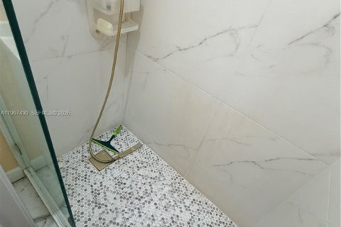 Commercial property in Lauderdale Lakes, Florida 27.87 sq.m. № 2029421 - photo 9