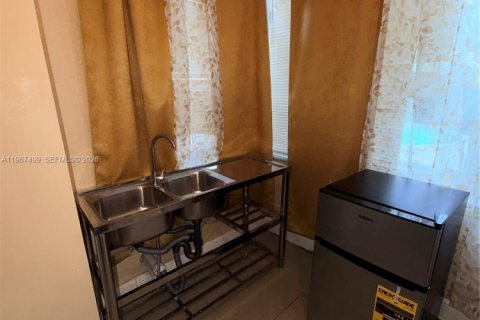 Commercial property in Lauderdale Lakes, Florida 27.87 sq.m. № 2029421 - photo 12