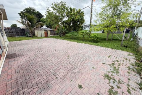 Villa ou maison à vendre à Pembroke Pines, Floride: 2 chambres, 109.72 m2 № 2087951 - photo 5