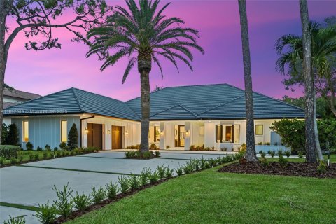 House in West Palm Beach, Florida 4 bedrooms, 377.09 sq.m. № 1809082 - photo 1