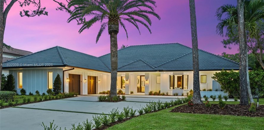 House in West Palm Beach, Florida 4 bedrooms, 377.09 sq.m. № 1809082