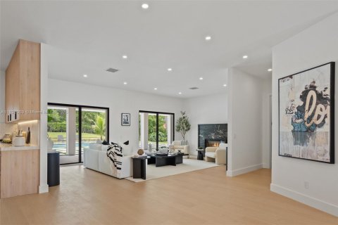 House in West Palm Beach, Florida 4 bedrooms, 377.09 sq.m. № 1809082 - photo 6