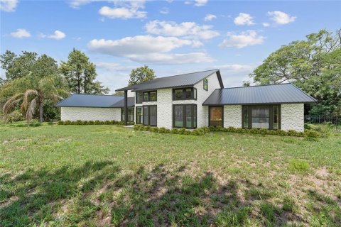 House in Orlando, Florida 4 bedrooms, 302.58 sq.m. № 1778548 - photo 1