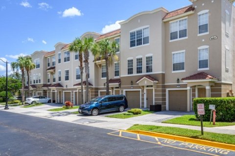 Townhouse in Orlando, Florida 3 bedrooms, 162.21 sq.m. № 1723157 - photo 1