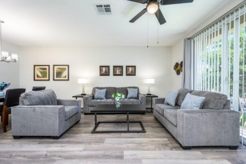 Townhouse in Orlando, Florida 3 bedrooms, 162.21 sq.m. № 1723157 - photo 2