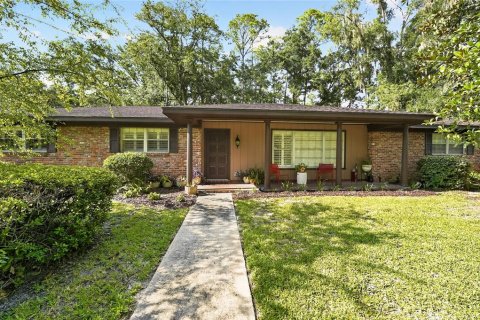 House in Gainesville, Florida 4 bedrooms, 270.81 sq.m. № 2305054