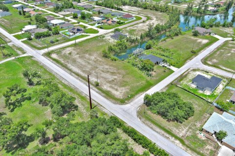Купить земельный участок в Кейп-Корал, Флорида № 2153996 - фото 7