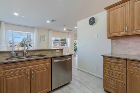 Villa ou maison à vendre à Lake Worth, Floride: 3 chambres, 190.54 m2 № 2023545 - photo 24